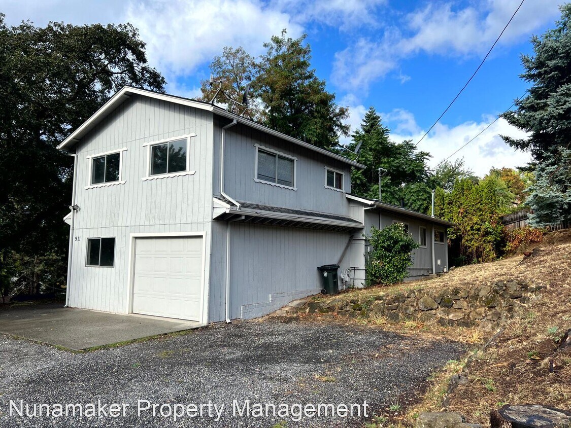 911 NE Vine St, White Salmon, WA 98672 House Rental in White Salmon