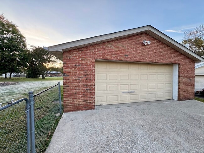 Foto del edificio - 113 Meadow Ln