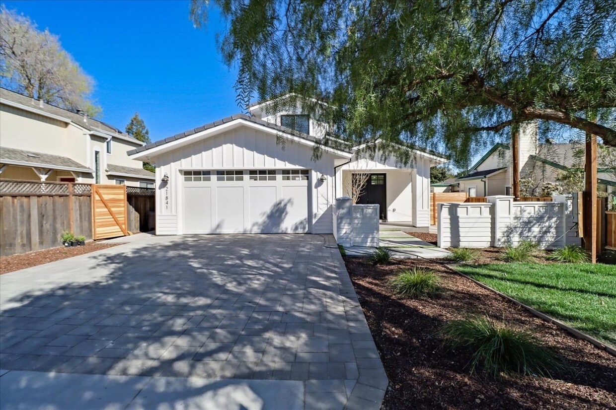 Primary Photo - 21841 Alcazar Ave