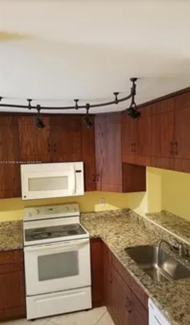 Foto del edificio - 4345 NW 69th Terrace