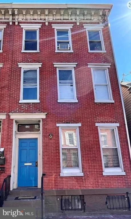 Building Photo - 238 N Warren St