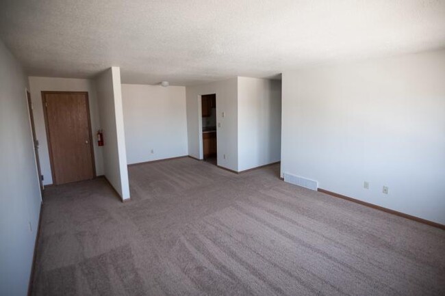 Building Photo - 2 bedroom in Iowa City IA 52240