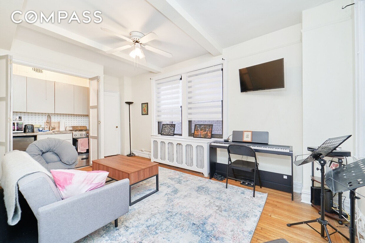 457 W 57th St Unit 309, New York, NY 10019 Room for Rent in New York