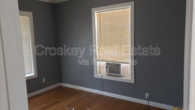 Foto del edificio - 461 E 9th St