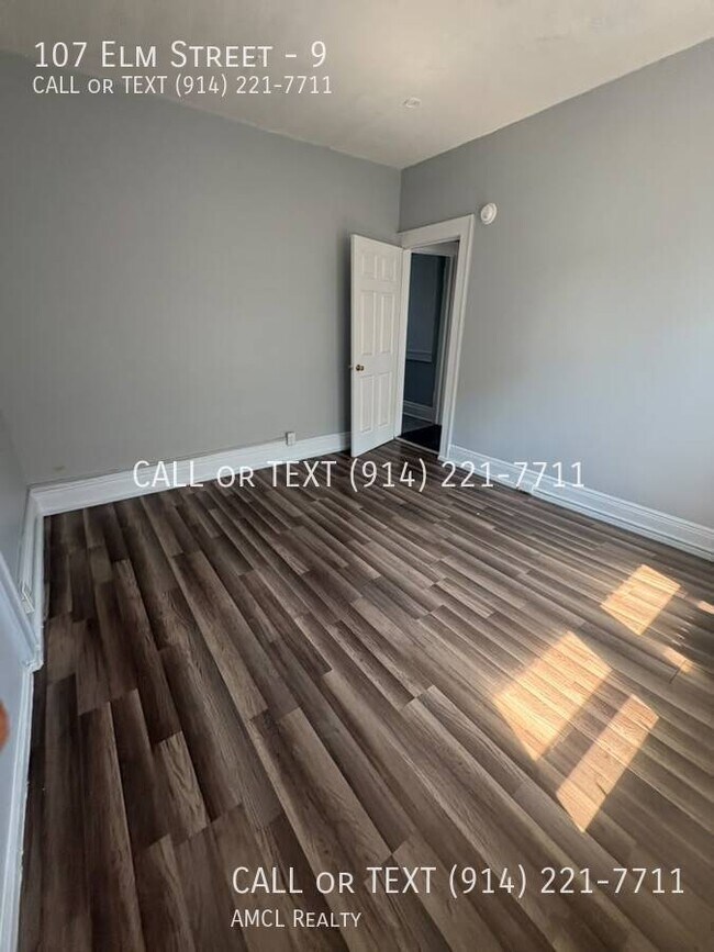 Building Photo - 107 Elm St