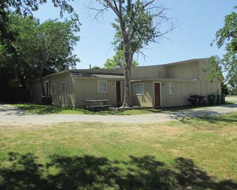  - 3716 N Elm St