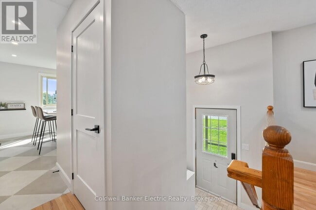 Building Photo - 8B Pottinger St