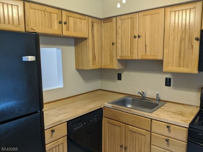 Building Photo - 267 Riva Dr