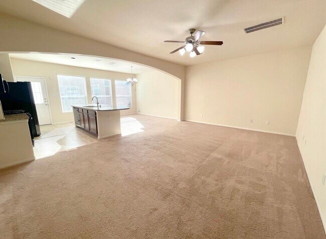 Foto del edificio - 8318 Greys Ln