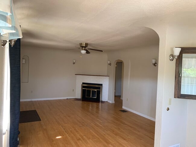 Building Photo - 1405 Worden Ave