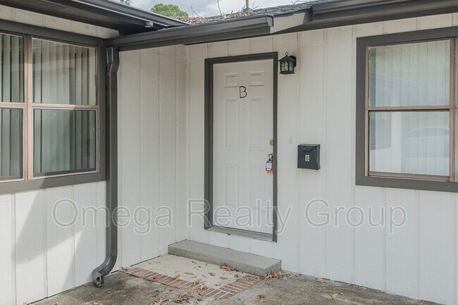 Building Photo - 1303 5th Ave S