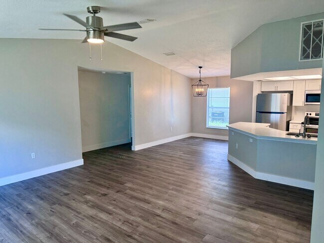 Foto del edificio - Stunning Tampa Home! Incredibly Renovated ...