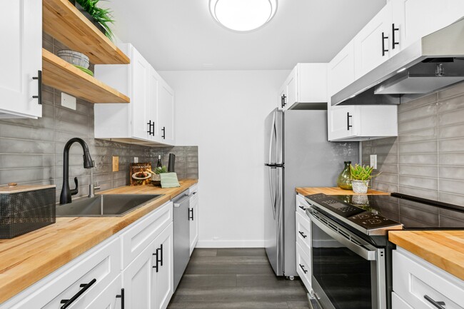Foto del edificio - 2034 14th Ave W