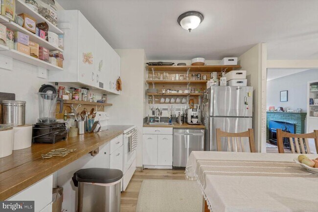 Building Photo - 3610 Terrace Dr