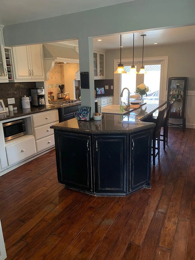 Foto del edificio - 4644 Isleta Ave