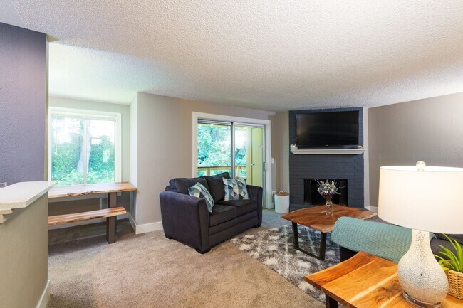 Building Photo - Beautifully Remodeled 3 Bed, 1.75 Bath Uni...