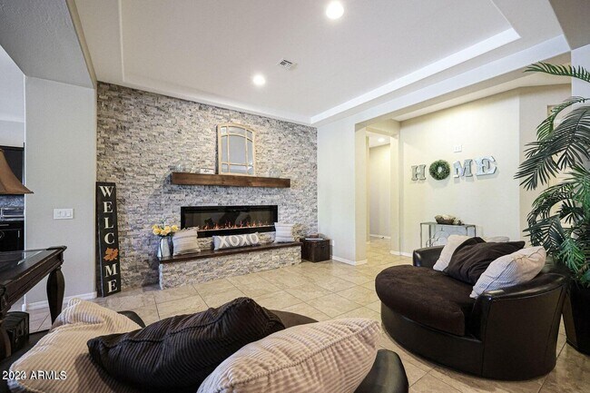 Foto del edificio - 9422 W Donald Dr