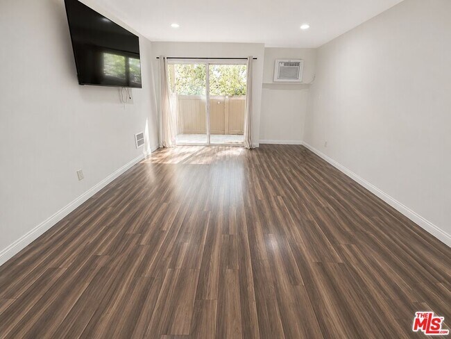 Building Photo - 12014 Kling St