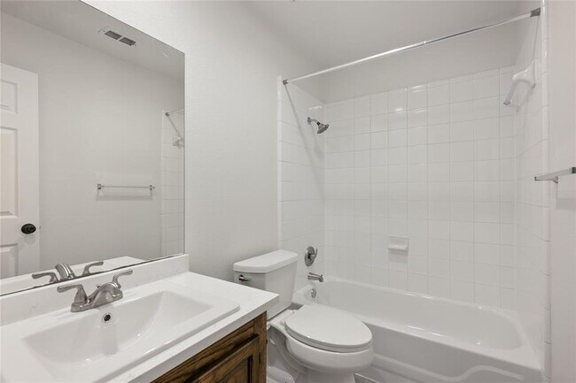 Building Photo - 3407 Blumie St