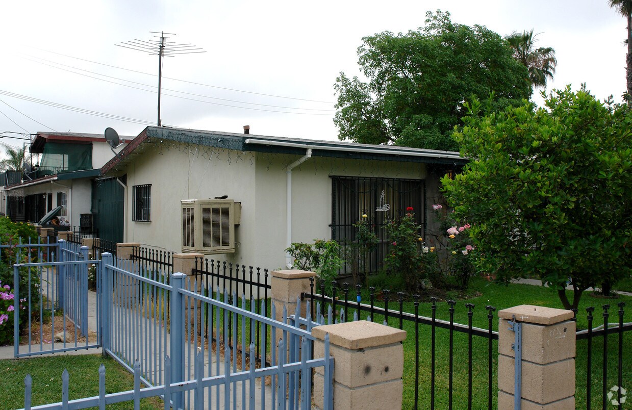 Building Photo - 1322 N Parkside Dr