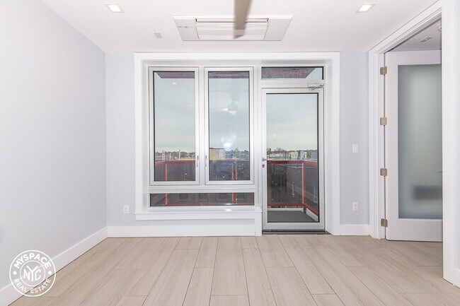 Building Photo - 975 Liberty Ave