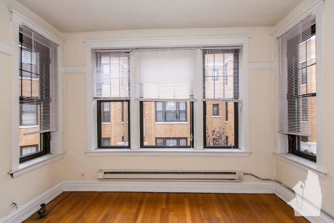 Foto del edificio - 719 W Barry Ave