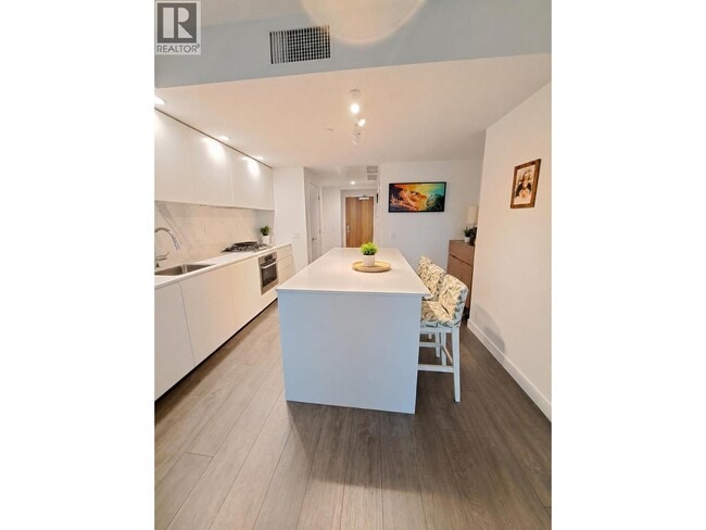 Building Photo - 6463 Silver Ave