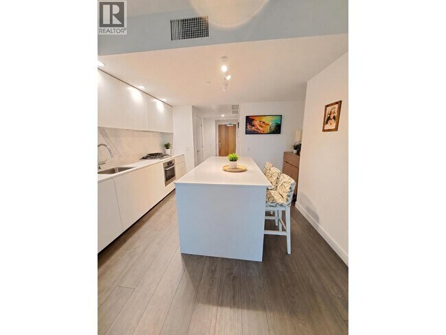 Photo du bâtiment - 6463 Silver Ave