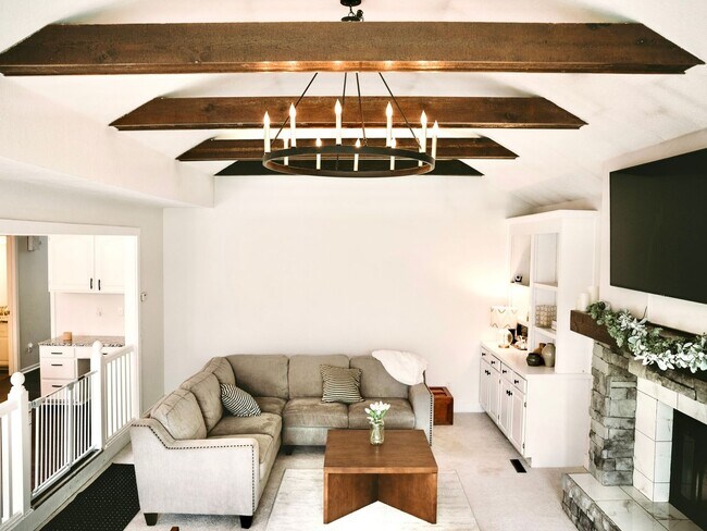 Building Photo - Beautiful 4 bd 4bath home in Sylvania Town...