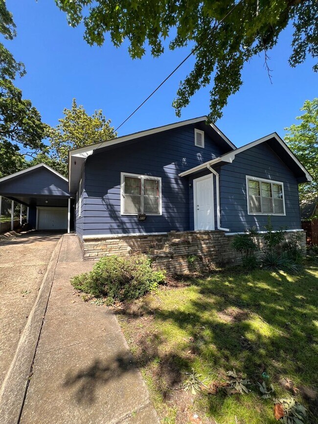 Foto del edificio - Sweet COZY ~ 3 Bedroom 1 Bath in the heart of Tahlequah