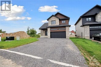 Building Photo - 59 Chateauguay St