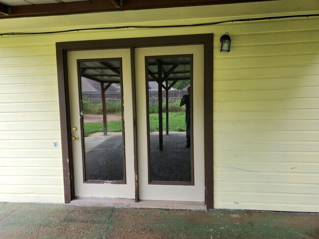 Foto del edificio - 5309 Daffodil Ave