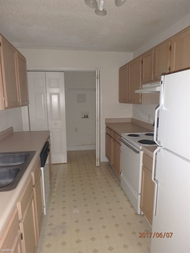 Building Photo - 2 br, 2 bath Duplex - Fox Hollow Subdivision