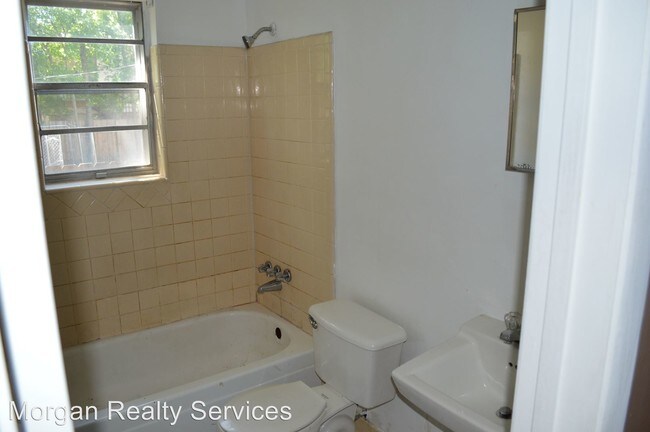 Building Photo - 1821 25th Ct S