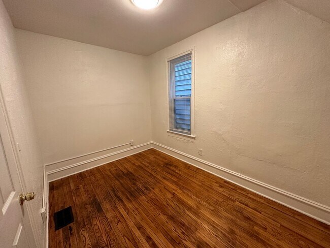 Foto del edificio - 748 Chatham NW