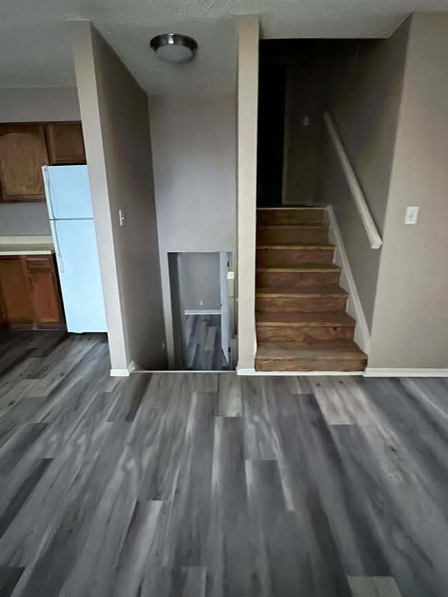 Building Photo - 309 N 6th Ave