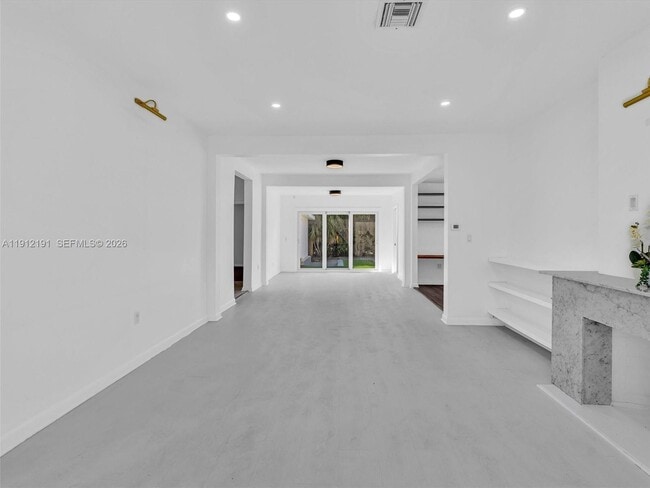 Building Photo - 9324 Byron Ave