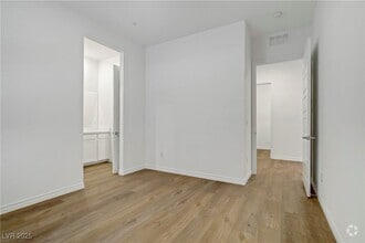 Building Photo - 12556 Heritage Hts Dr