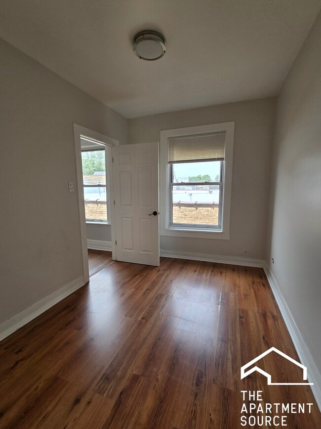 Foto del edificio - 3420 W Irving Park Rd