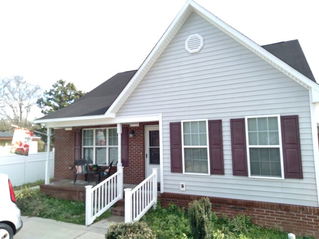 Exterior - Front - 109 Smith St