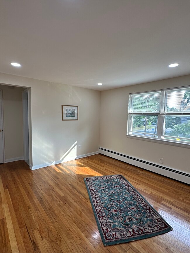 Living area - 100 Clinton Pl
