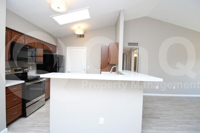 Building Photo - 3202 N Ash Cir