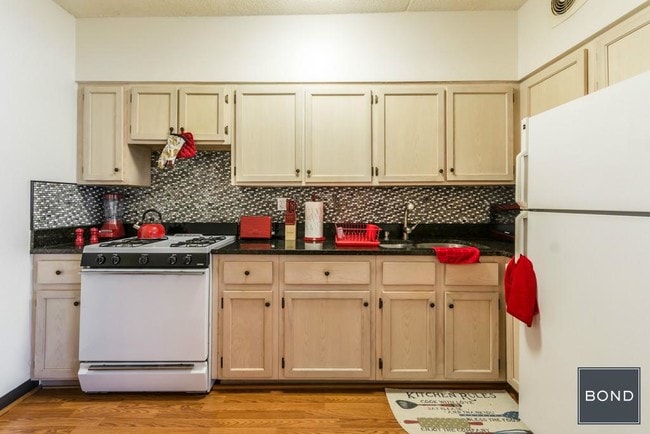 Building Photo - 136 W 117th St