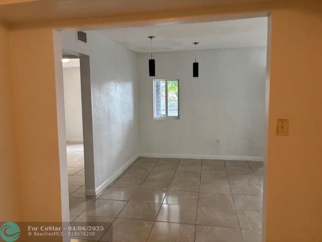 Foto del edificio - 10635 NW 12th Ave