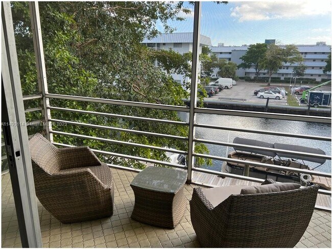 Foto del edificio - 3600 NE 170th St