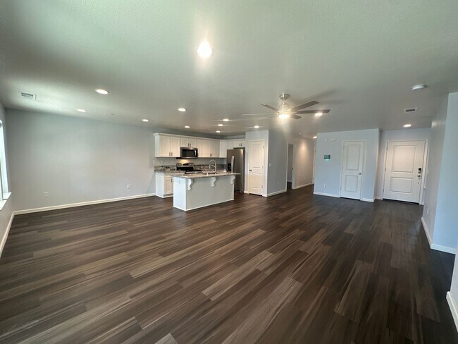 Foto del edificio - 374 W Main St