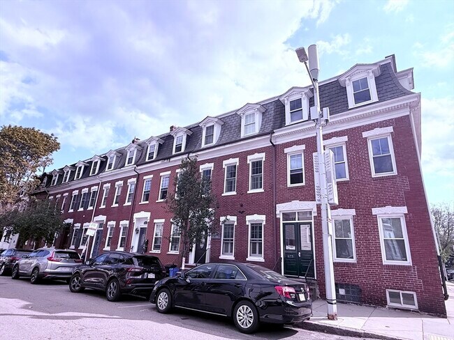 Foto del edificio - 675 E 7th St