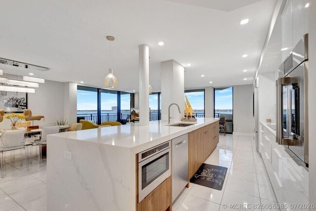 Building Photo - 5460 N Ocean Dr