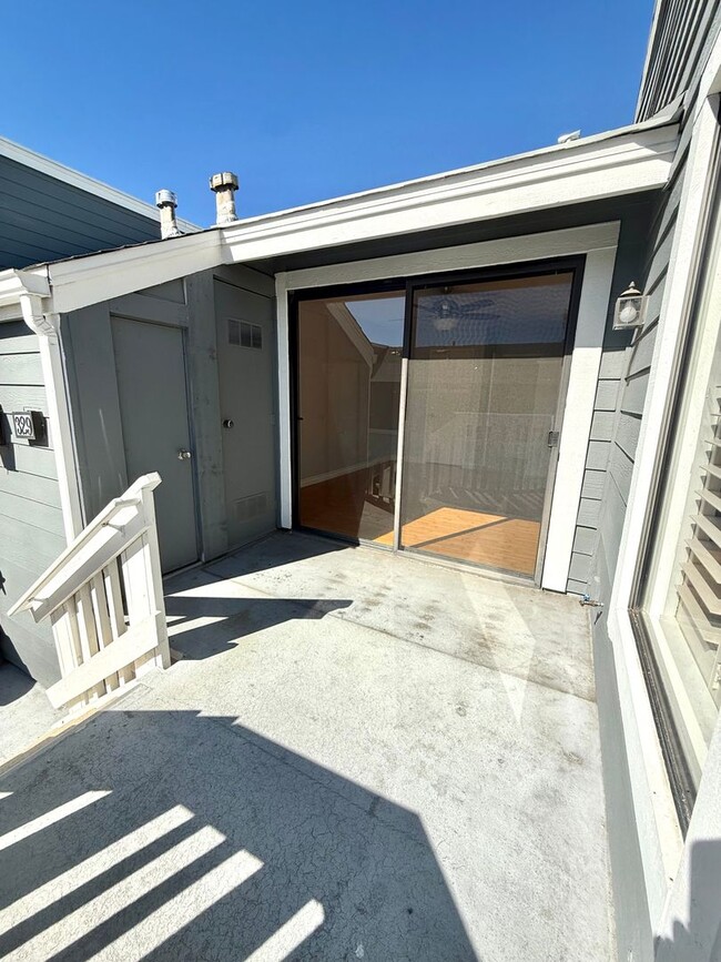 Building Photo - 2 Bedroom 2 bath Condo in Irvine