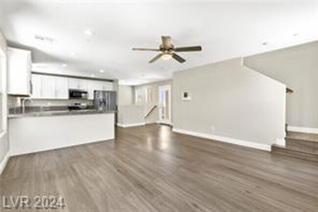 Foto del edificio - Completely Upgraded 3 bed 2.5 bath home lo...